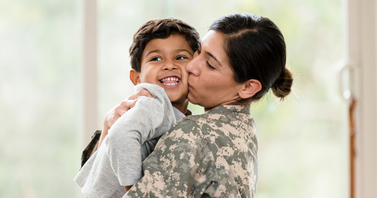 10% de descuento en servicios de derecho de familia para familias de militares durante el Mes de Reconocimiento a los Militares.