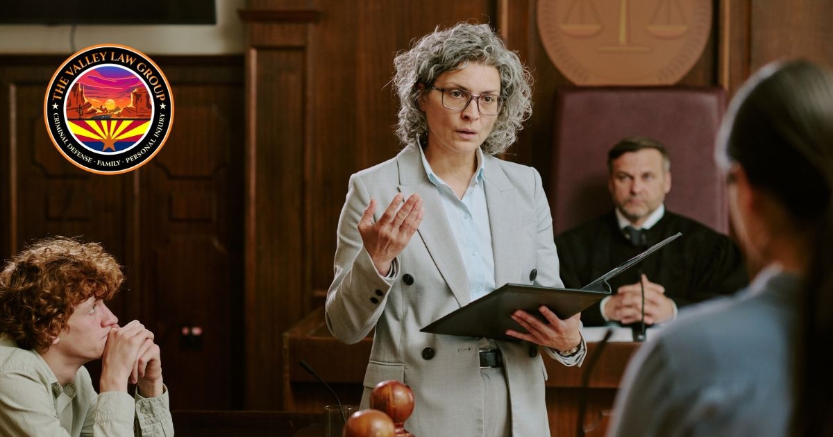 Abogado especializado en defensa de menores en Arizona que defiende a niños acusados de un delito