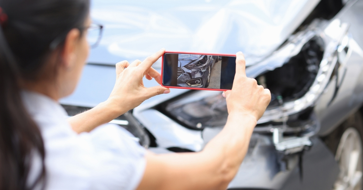 Recopilación de pruebas fotográficas tras sufrir daños materiales en Arizona